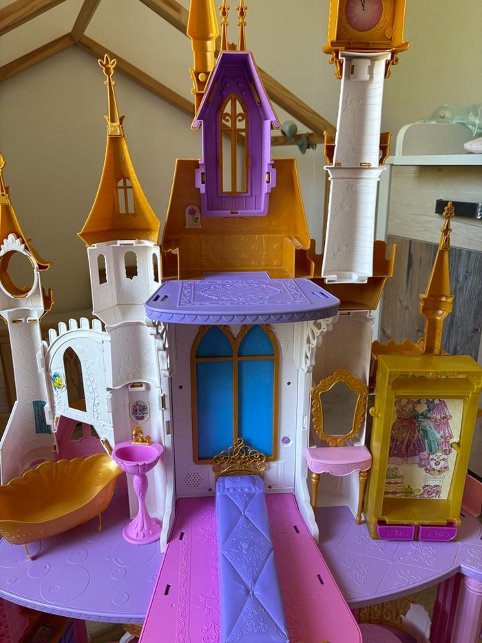 Château Disney princesses - maison de poupées - photo numéro 2