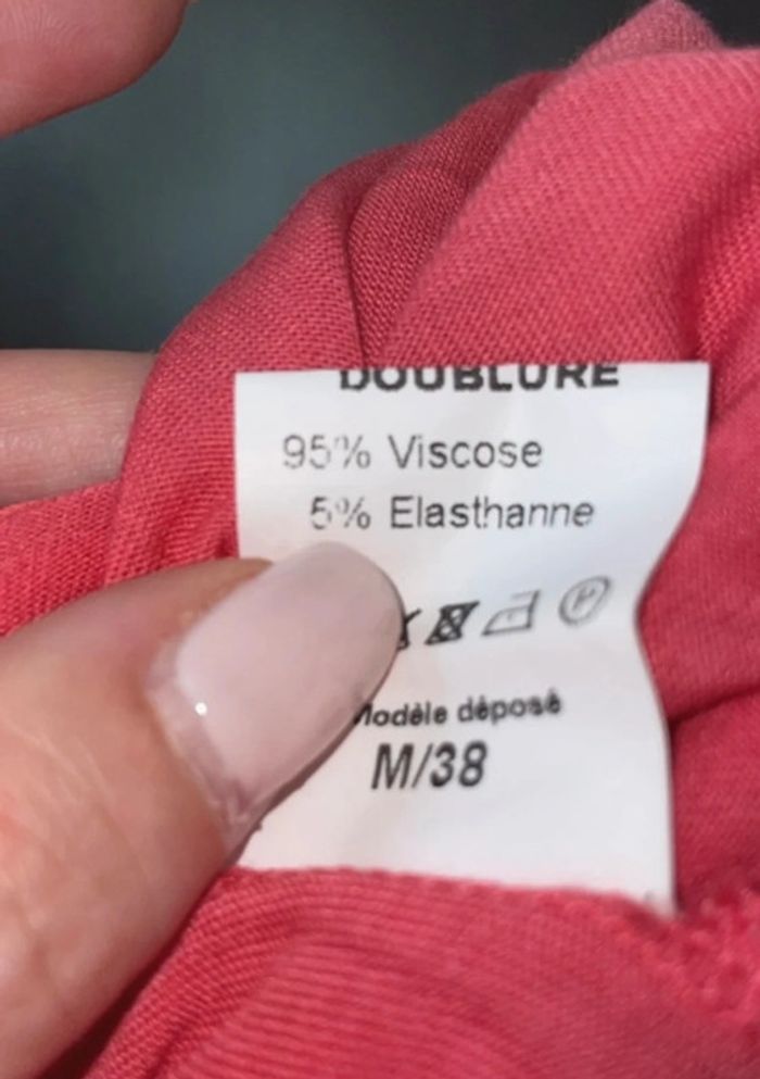 Titre : Robe William de Faye Neuve - Taille M - Couleur Corail - Élégante et Chic - photo numéro 6