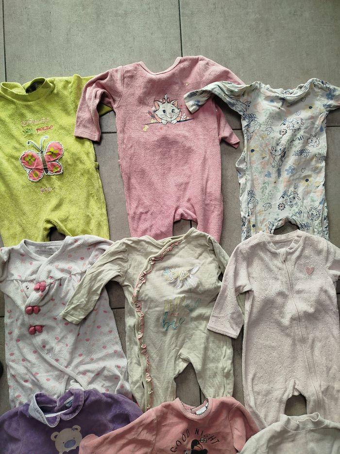 Lots pyjamas et bodies - photo numéro 2