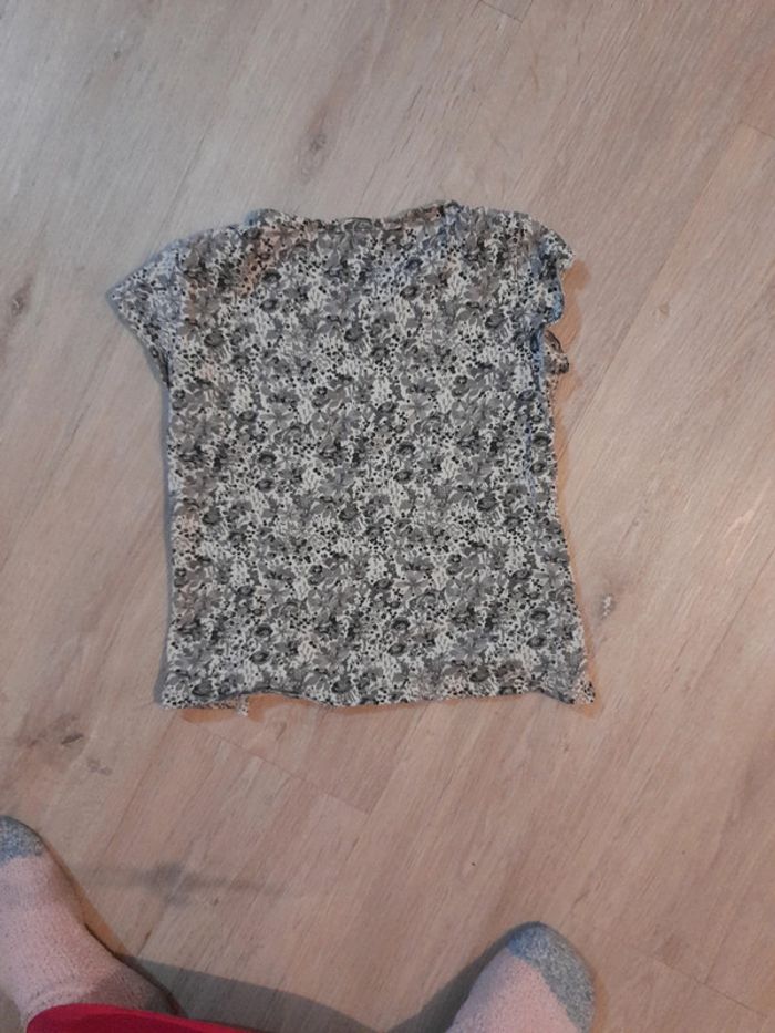 Tee shirt fleuri gris - photo numéro 4