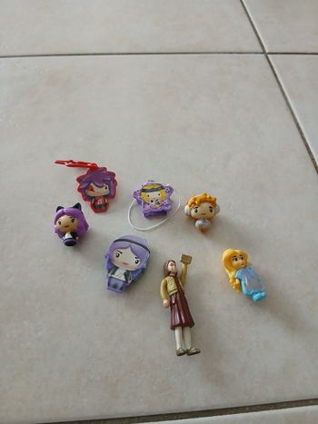 Lot de 7 figurines fille