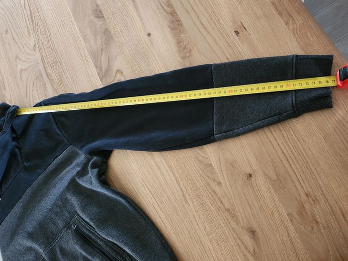 Pull très bon état taille L noir et gris C&A avec col et poche sur le devant - photo numéro 7