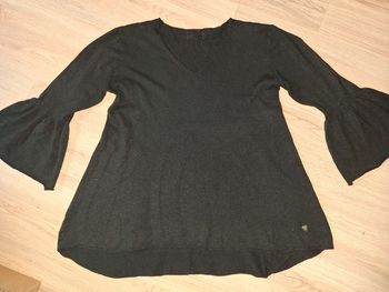 Pull noir manches volants taille unique