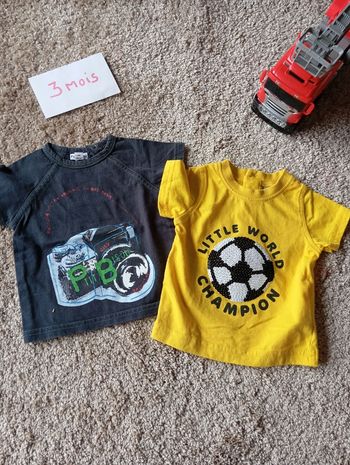 2 T-shirt taille 3 mois 