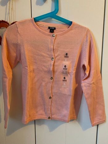Petit gilet fille de marque kiabi et de taille 6 ans 