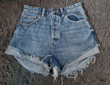 Short taille haute effet délavé et effiloché 34