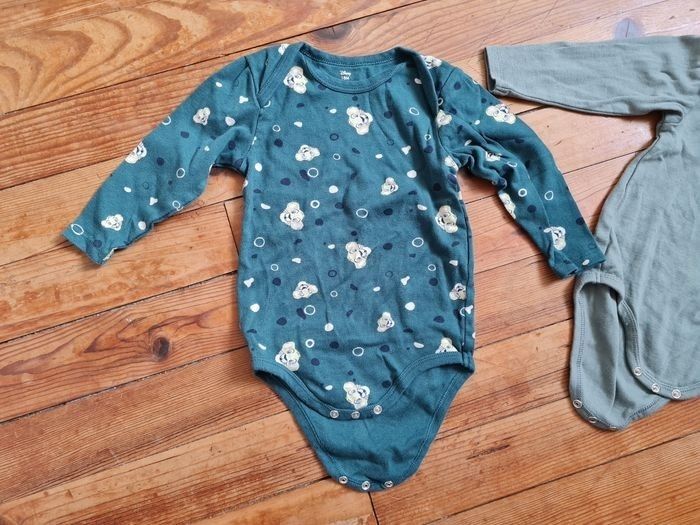 Lot de 2 bodys roi lion taille 18 mois - photo numéro 2