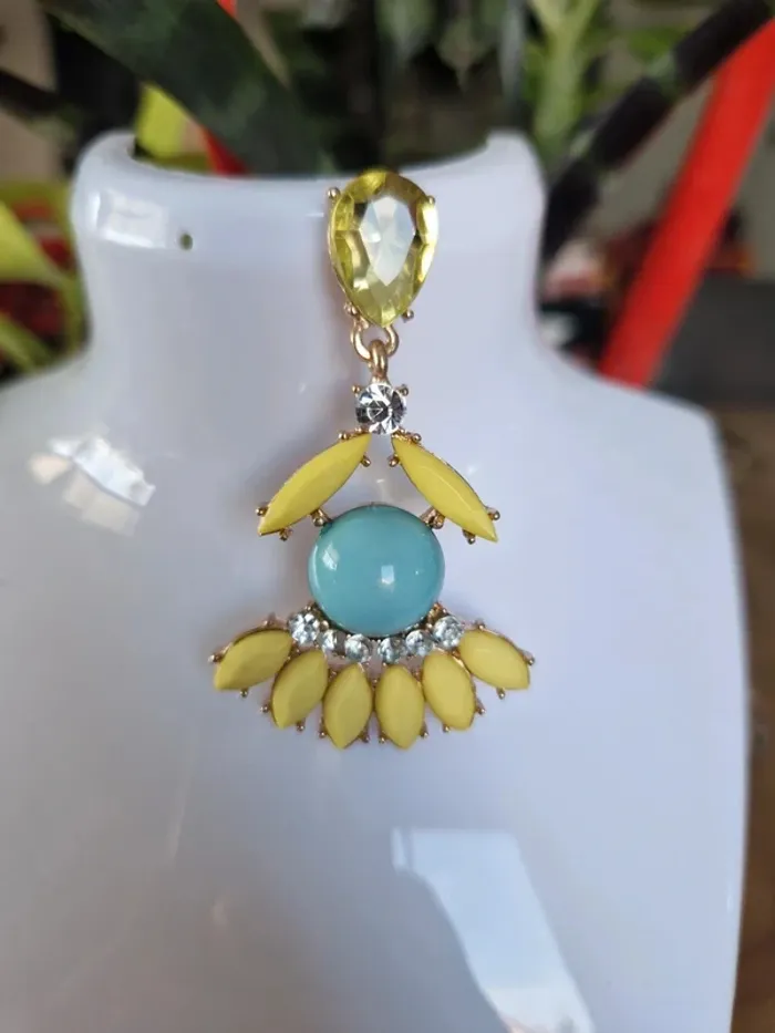 Boucles d'oreilles fantaisies jaune et bleu - photo numéro 2