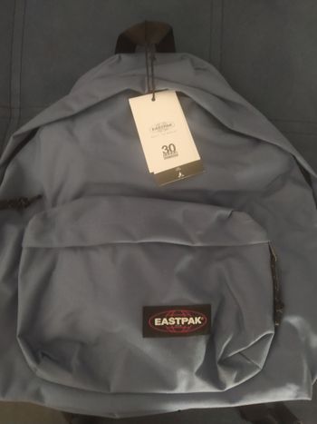Sac a dos Eastpak neuf padded uni bleu avec étiquette