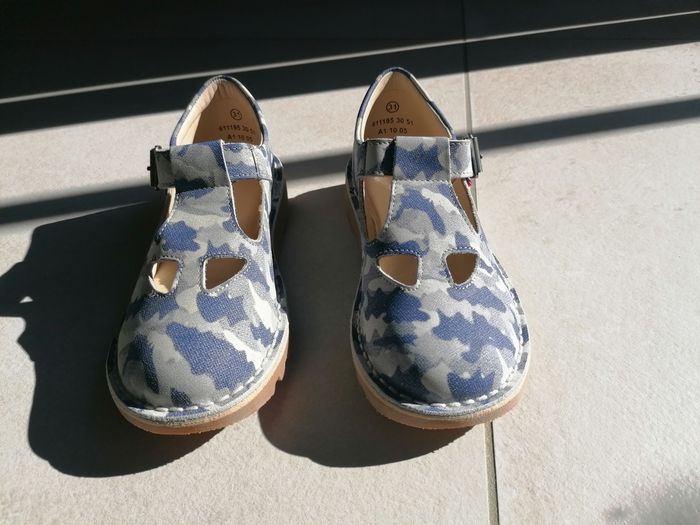 Très jolies 💜 sandales 'Kickers'