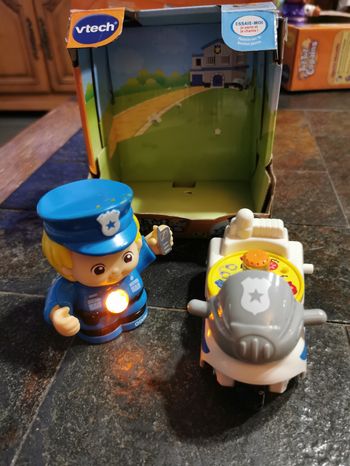 Tut tut copains Olivier, le policier et sa moto