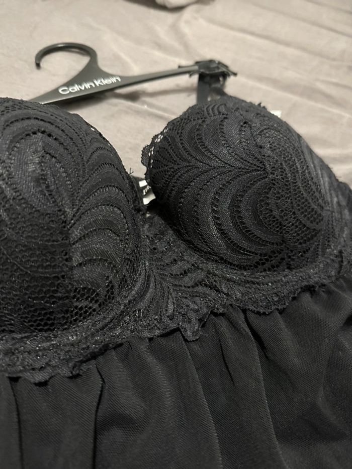 Nuisette en dentelle noir neuf avec étiquette