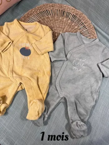Lot 2 pyjamas velours mixte taille 1 mois