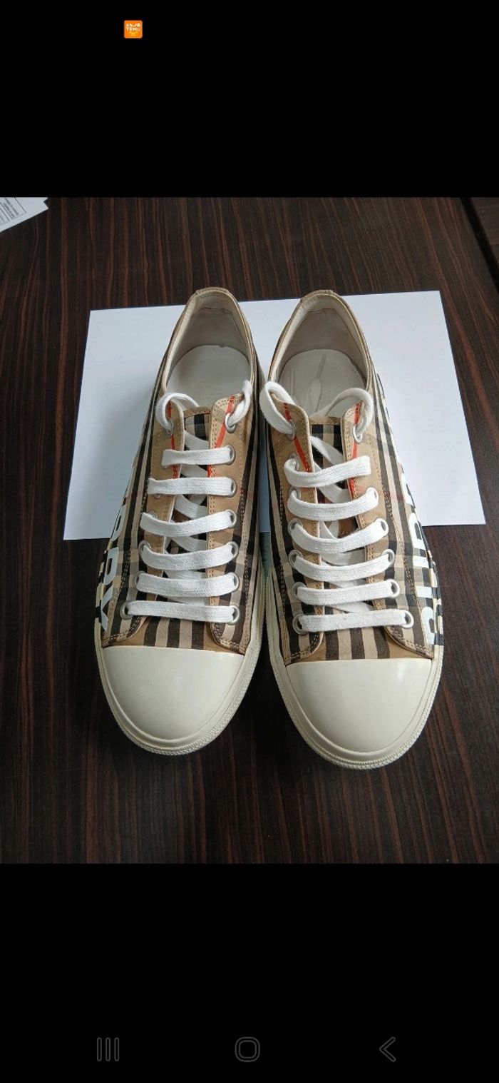 Baskets burberry, habillé en très bon état - photo numéro 2