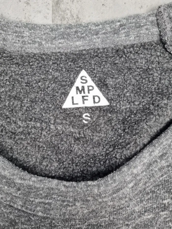 Sweat universitaire Detroit – Gris – Taille S Hommes (mesures en photos) - photo numéro 5