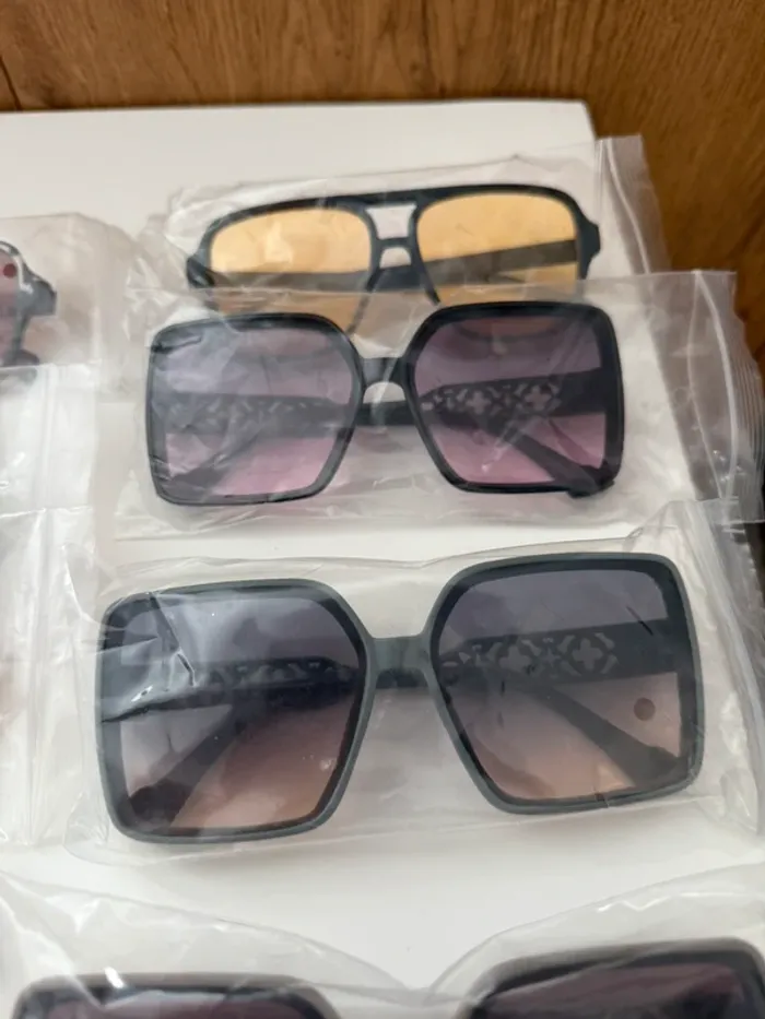Lot de 19 paires de lunettes de soleil neuve encore emballé - photo numéro 5