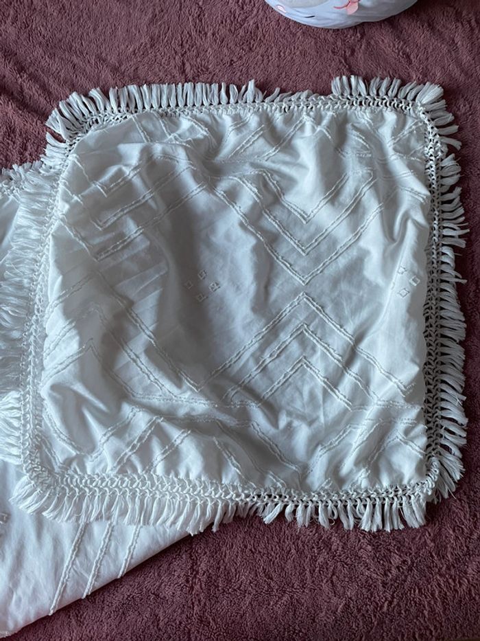 parure de lit blanche avec surpiqûres et franges - photo numéro 3