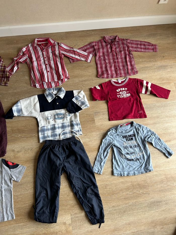 Lot vêtements garçon 4 ans – Chemises, t-shirts, pantalons été & hiver - photo numéro 3