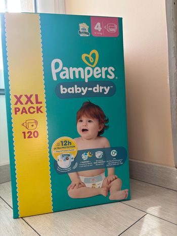120 couches Pampers T4 