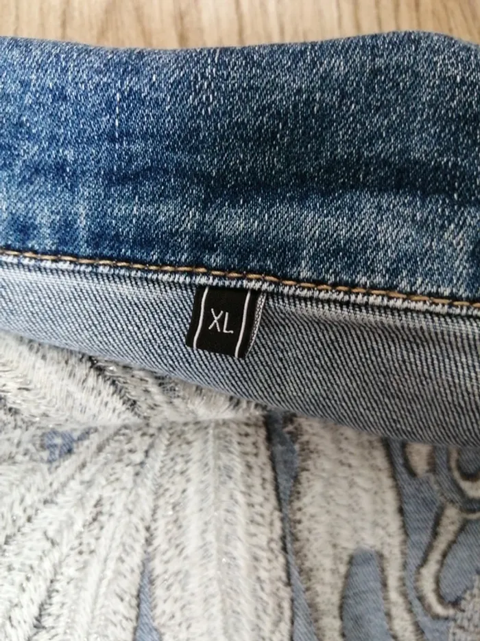 Veste en jeans bleu avec tête d'indien à strass dans le dos / boutique indépendante / (XL) - photo numéro 8