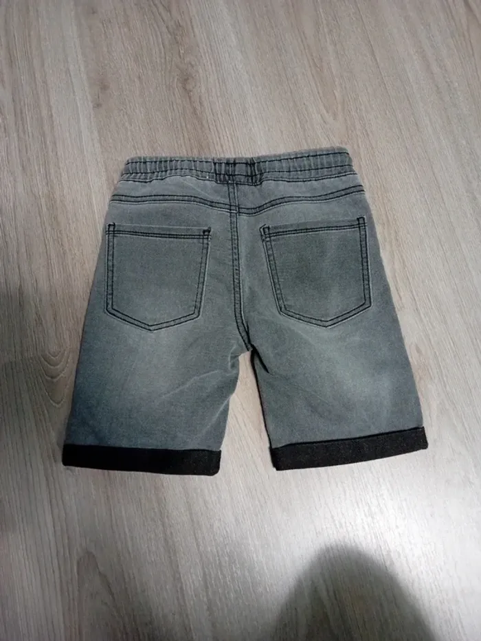 Short Gémo 6 ans - photo numéro 3