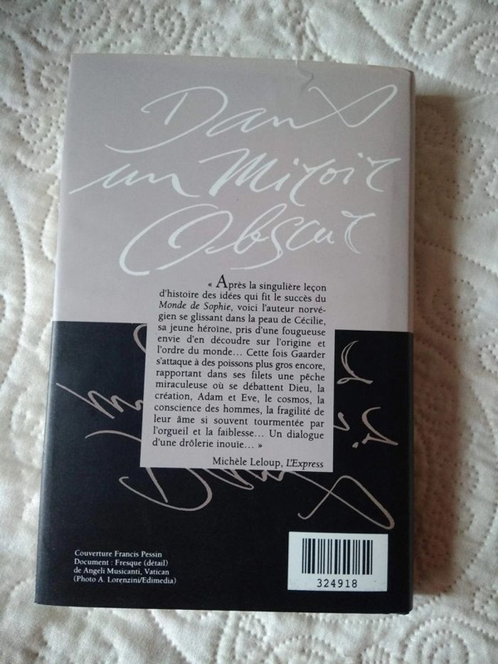 Livre "Dans un miroir obscur" - photo numéro 3