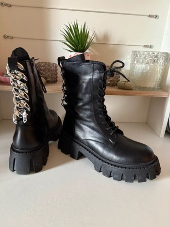 Bottes avec chaînes argentés • noir • 39 🌿