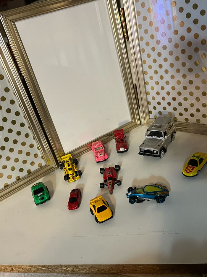 Lot de différentes voitures