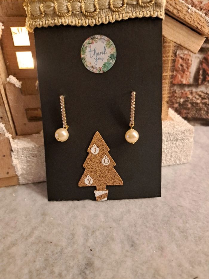 Boucles d'oreilles pendante perles et strass blanc - photo numéro 2