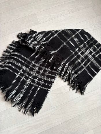 Écharpe noire et grise 