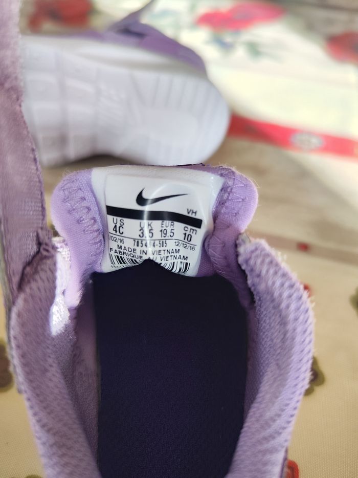 Baskets nike pointure 19 - photo numéro 3