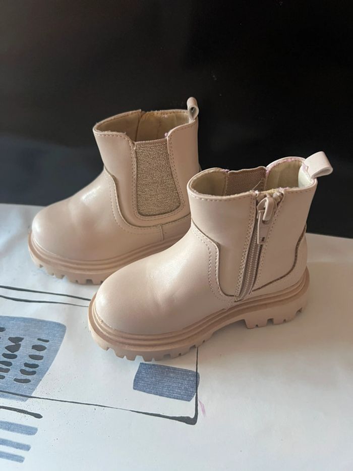 Paire de bottines fille pointure 22 marque Kiabi bon état