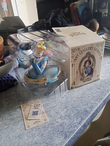 Figurine princesse cendrillon Disney neuve collection art gallery series