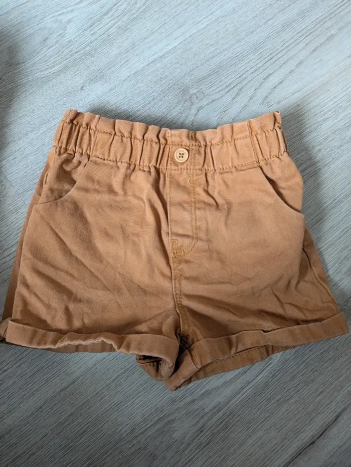 Short 23 mois