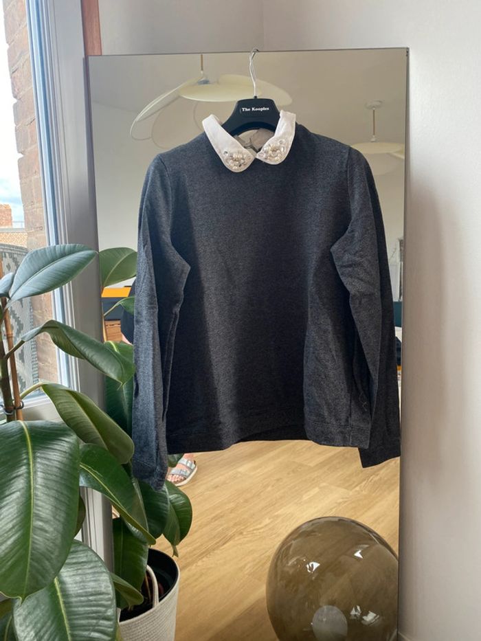 Chemisier pull gris à col perlé