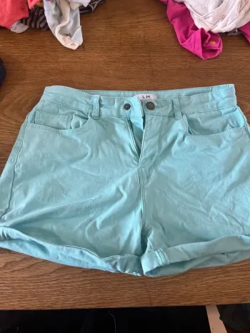 Short turquoise
