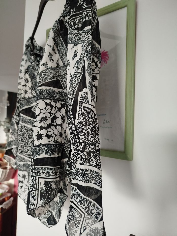 Superbe haut ou chemisier de boutique. Taille 2 - photo numéro 2