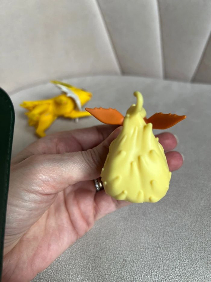 Lot de deux figurines 8 cm Voltali et Pyroli - Pokémon - photo numéro 9