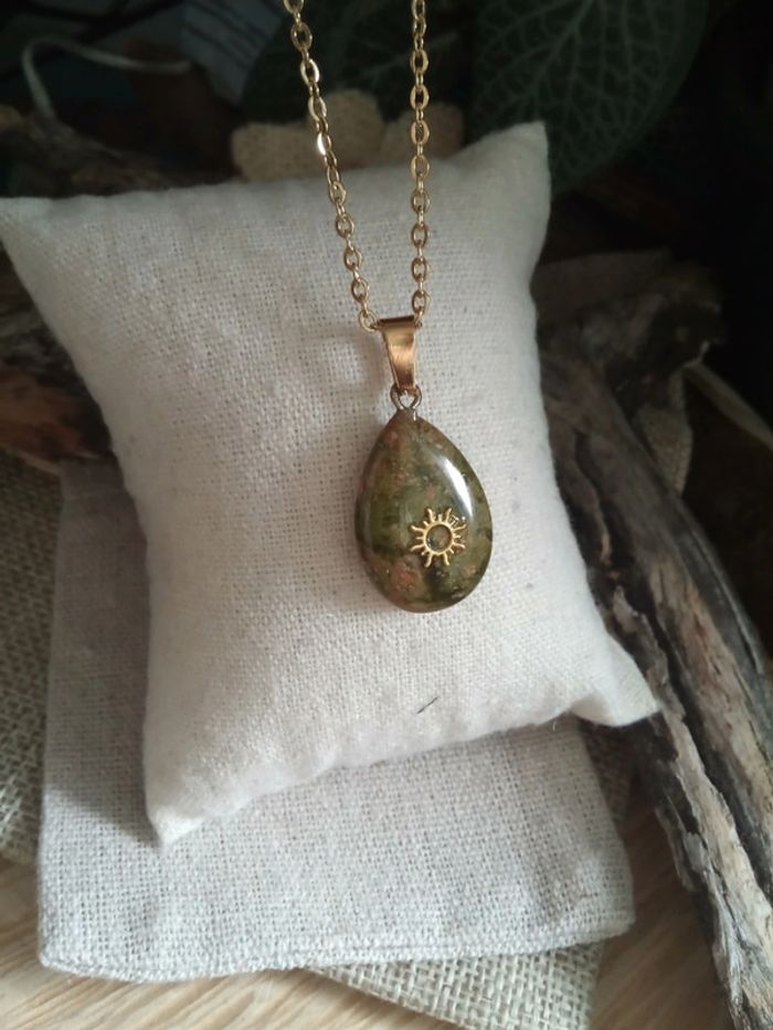 Collier pendentif en pierre d'unakite naturelle réversible