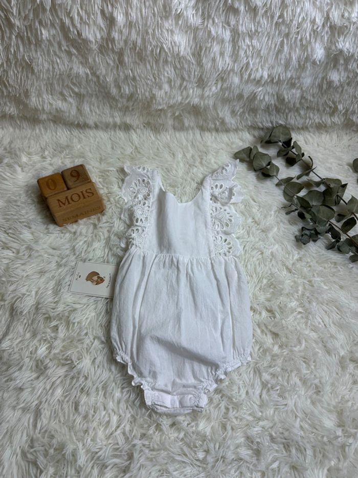 Barboteuse blanche Konges Slojd taille 9 mois