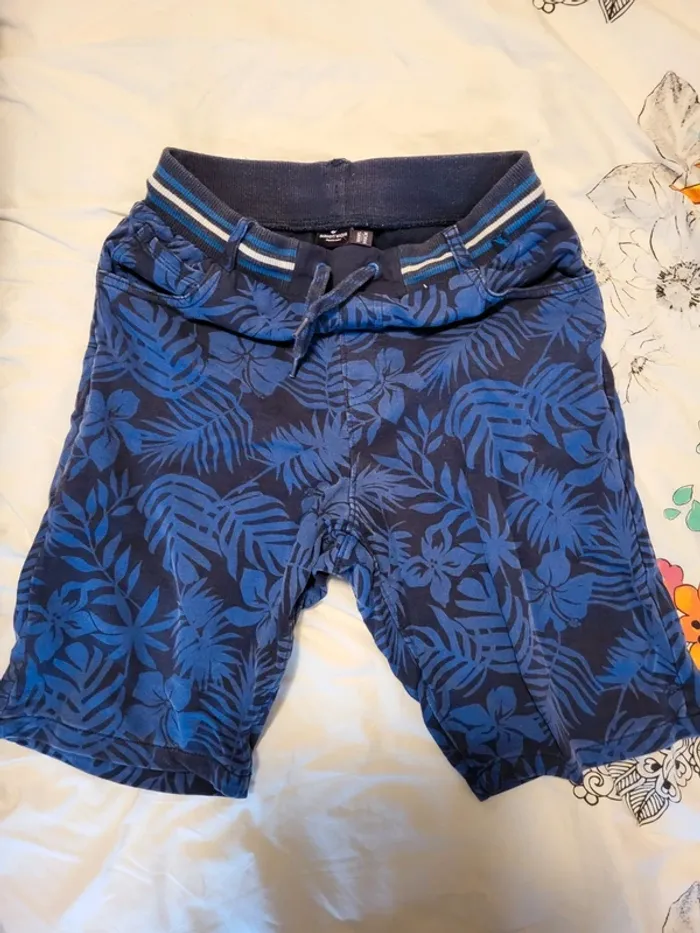 Lot de 3 tee-shirts 1 polo 2 bermudas 10 ans - photo numéro 2