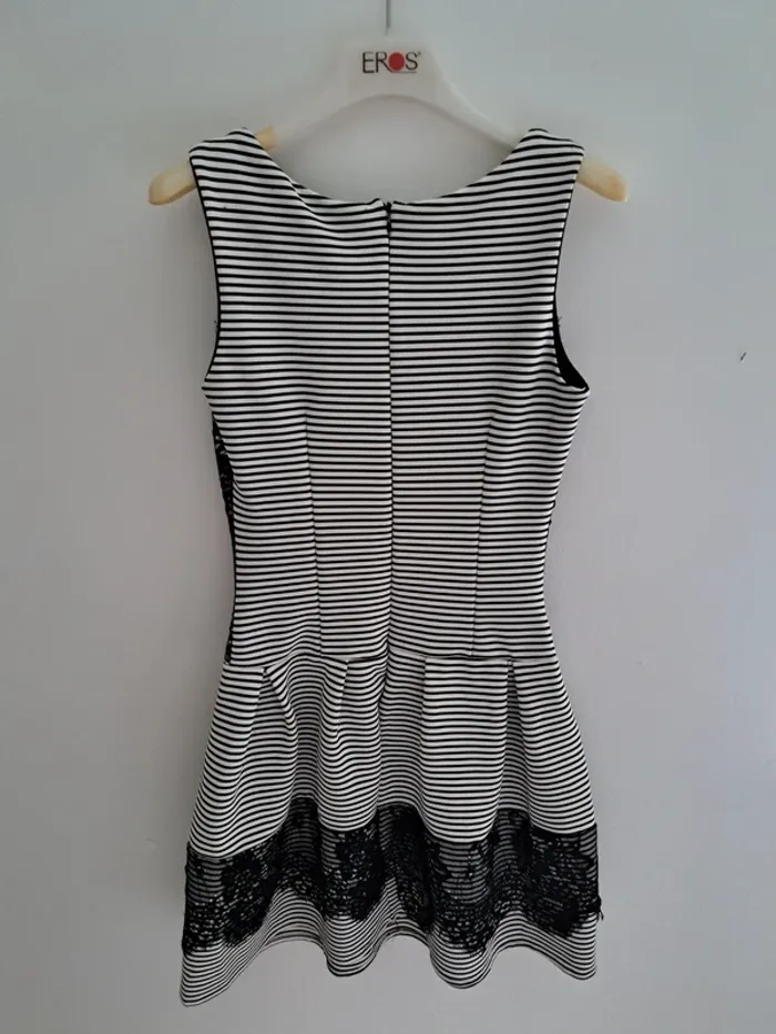 Robe patineuse rayée - Miss One - taille S - dentelle - photo numéro 4