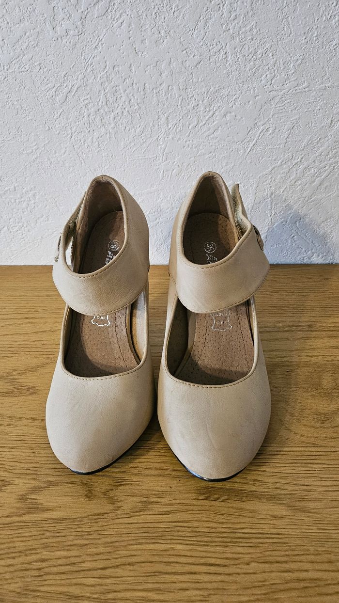 Belles chaussures à talons pointure 36 - photo numéro 2