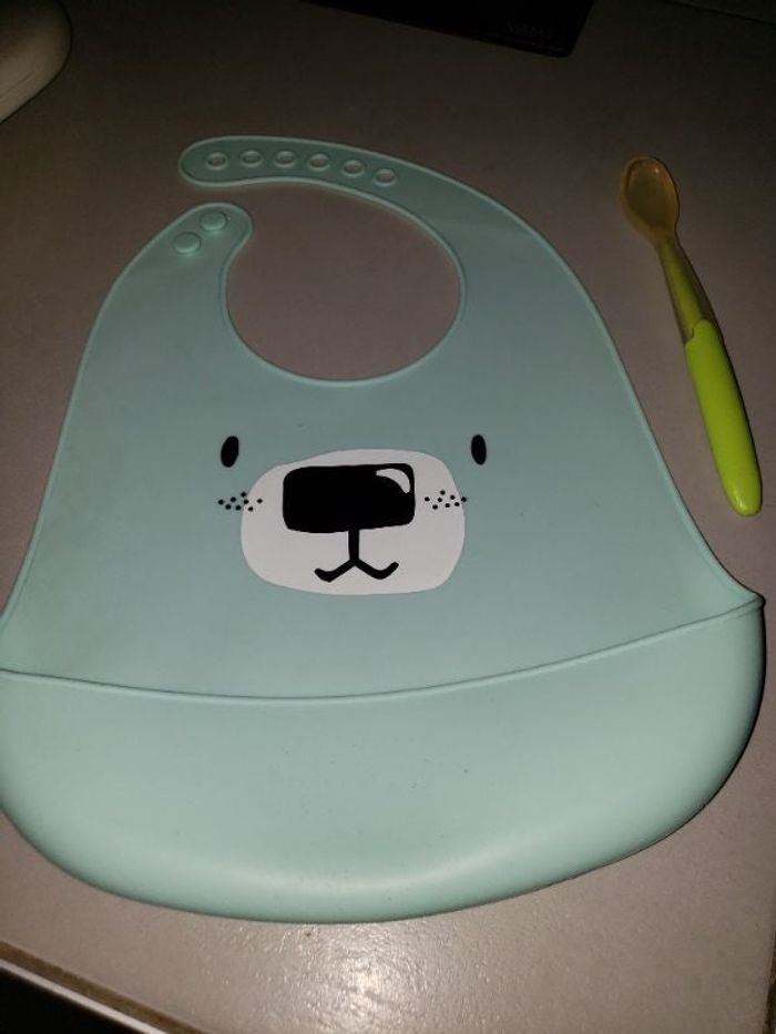 bavoir recuperateur souple + cuillere  garcon ou fille