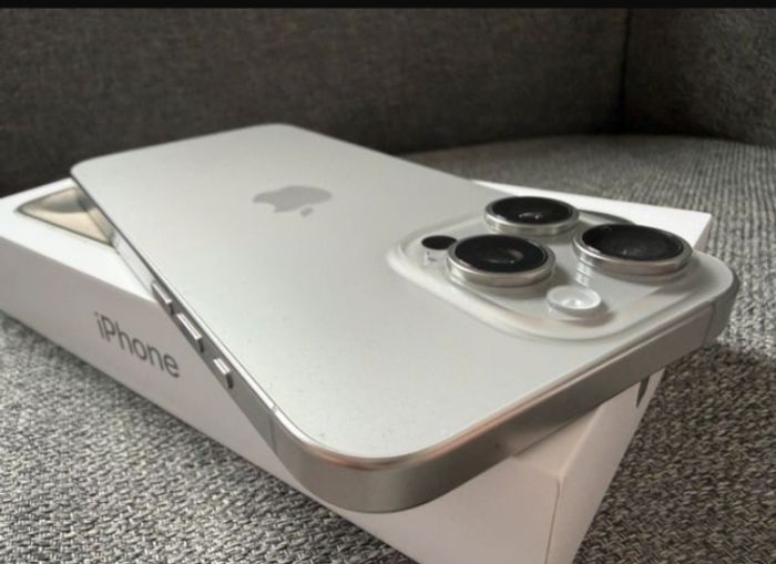 I P h o n e 15 pro max - photo numéro 5