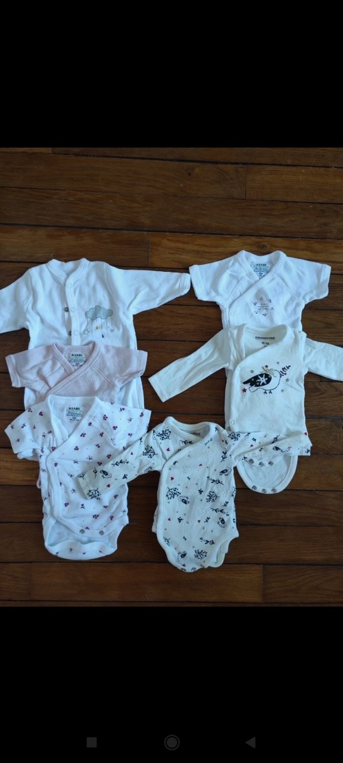 Lot 6 bodys naissance 50 cm