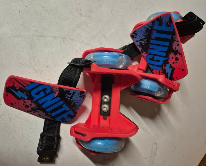 Roulettes talons réglable rouge et bleu - photo numéro 4