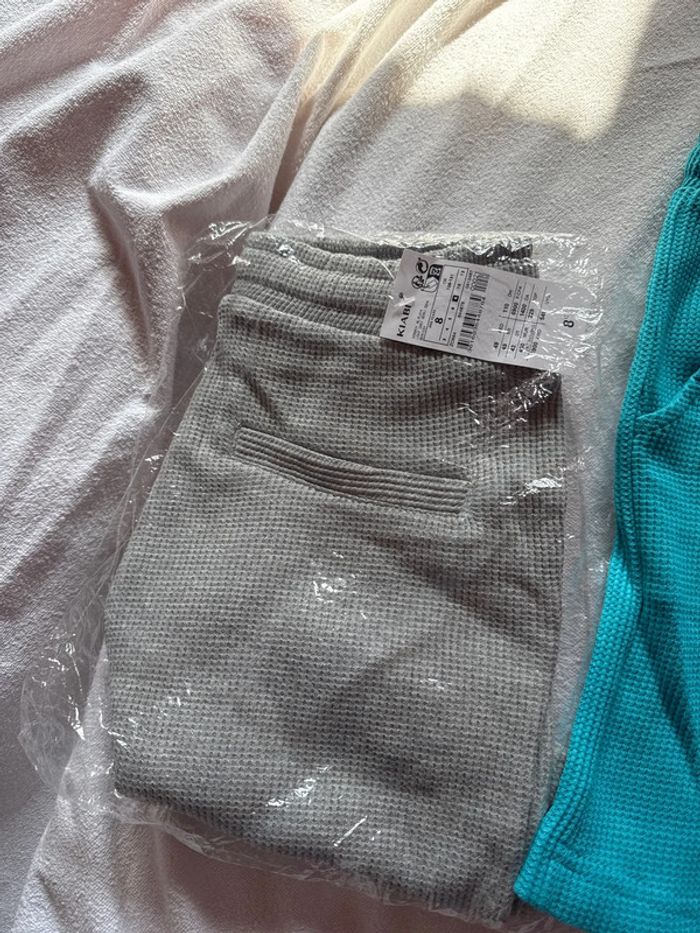 Lot de 2 shorts neufs avec étiquette taille 8 ans - photo numéro 4