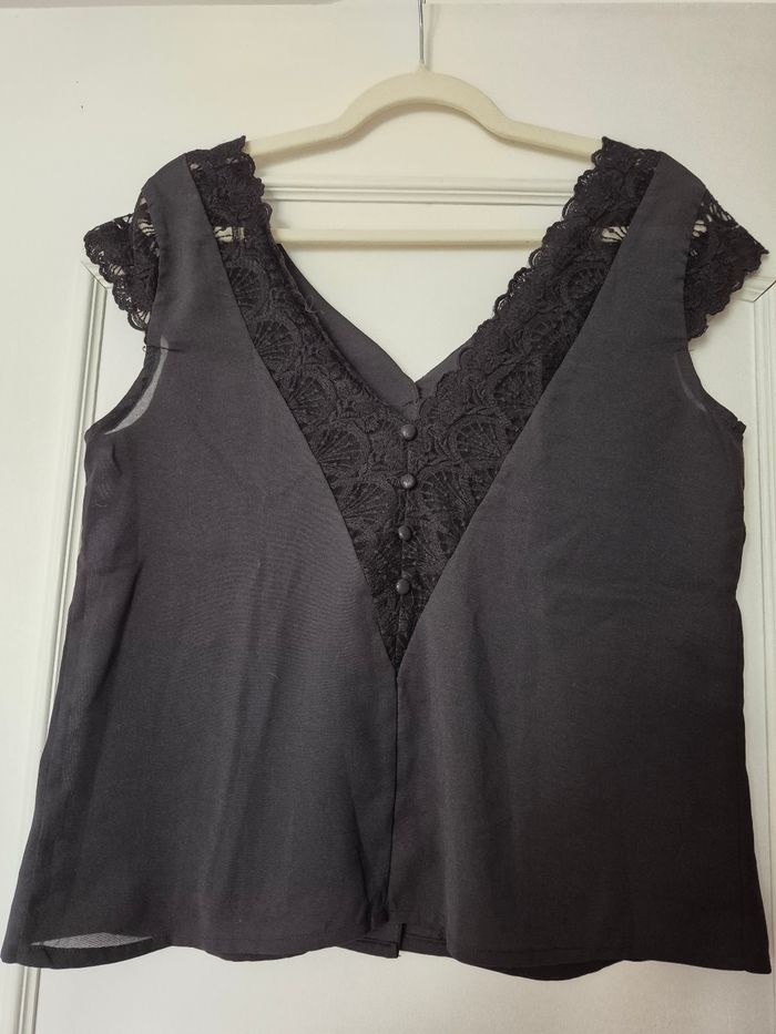 Blouse noire dos en V dentelle - photo numéro 2
