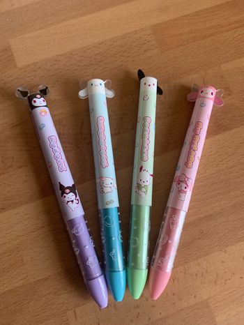 4 Stylos deux couleurs Sanrio